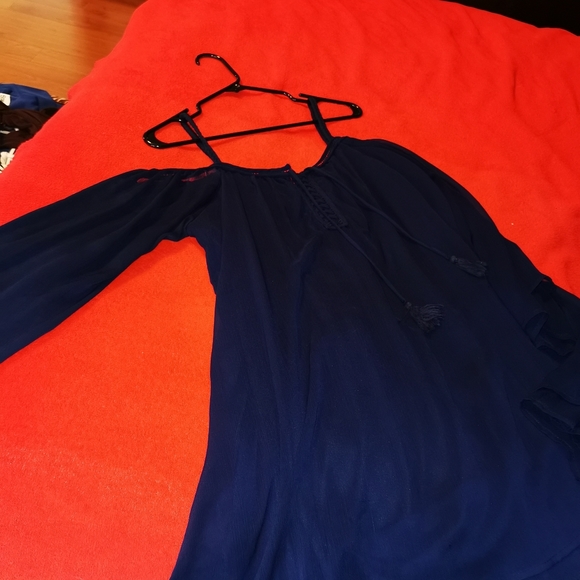 Gorgeous off shoulder blouse - Picture 1 of 5